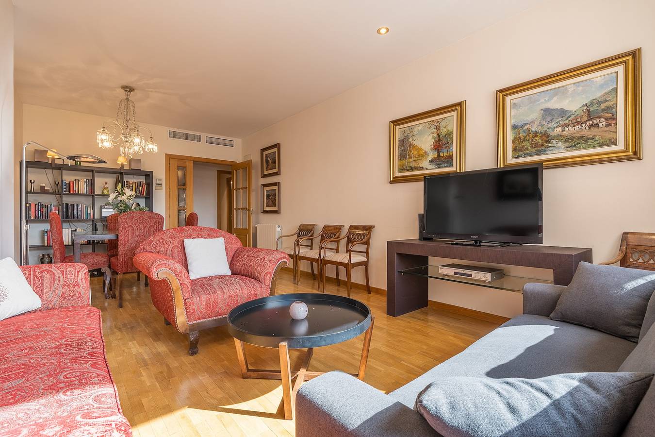 Apartamento entero, Apartamento 'Céntrico, Espacioso con Parking' con Wi-Fi y Aire Acondicionado in Beiro, Granada