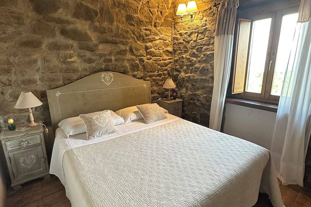 Bauernhaus mit privatem Pool und Jacuzzi, mit einem herrlichen Blick auf den Bolsenasee in Gradoli, Viterbo Provinz