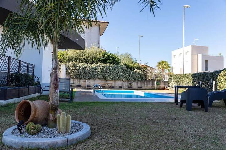Appartamento per 4 persone, con giardino e balcone in Sant'Agata di Militello