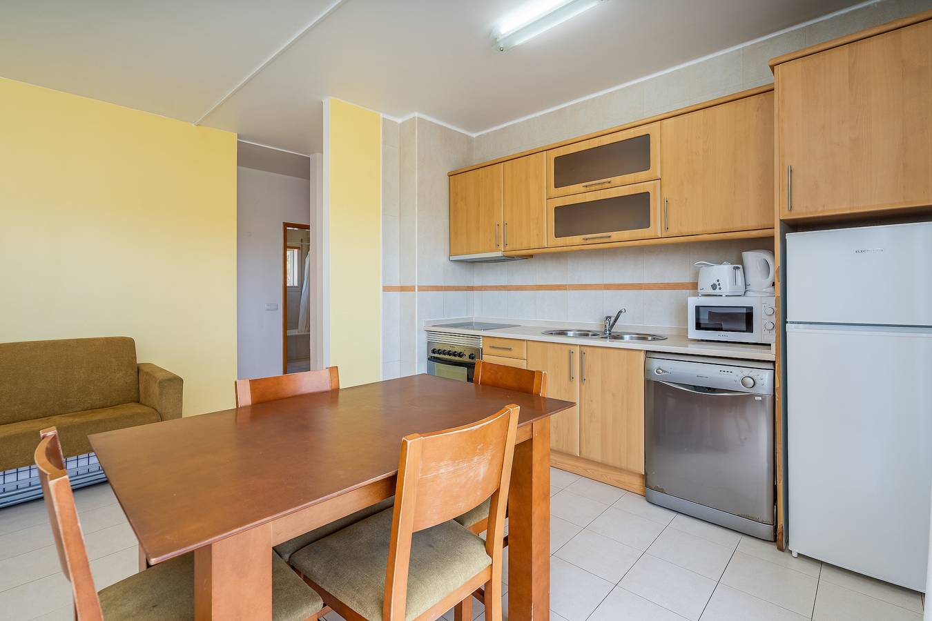 Appartement entier, Appartement 'Santa Teresinha A' avec piscine partagée, Wi-Fi et climatisation in Montes de Alvor, Alvor