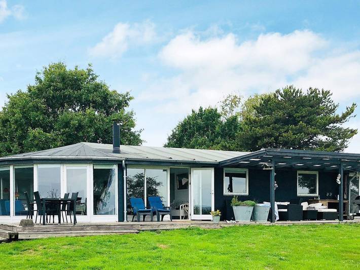 Ferienhaus für 8 Personen, mit Whirlpool und Terrasse