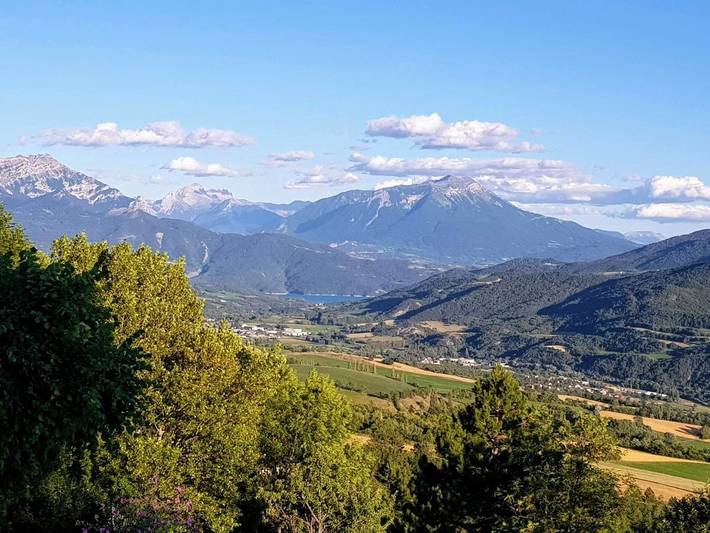 Gîte pour 2 personnes, avec Terrasse ainsi que Jardin et Vue à La Bâtie-Neuve