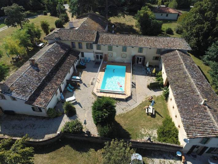 Gîte pour 9 personnes, avec piscine ainsi que vue et jardin à Labastide-Savès