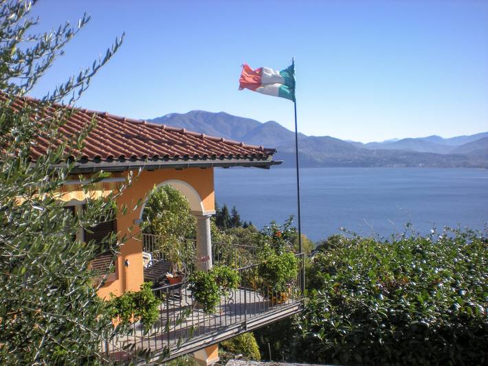 Ferienwohnung für 6 Personen, mit Garten und Terrasse sowie Ausblick und Seeblick in Lago Maggiore (Piemont)