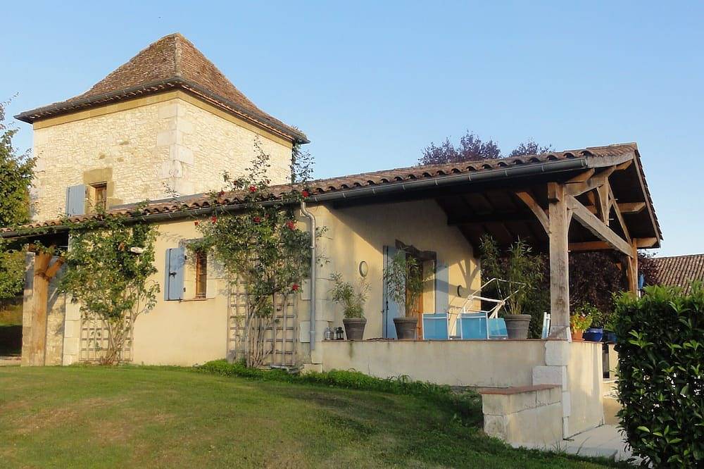 Romantic Pigeonnier with private and secluded pool - just for two! in Douzains, Villeneuve-sur-Lot und Umgebung