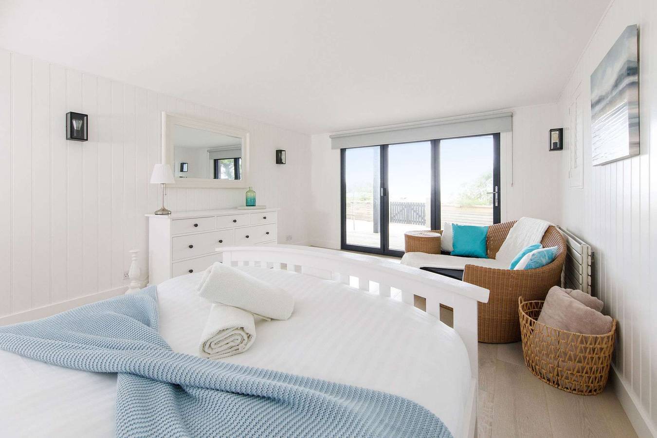 Luxury Seaside Retreat with Indoor Pool & Sauna in West Sussex