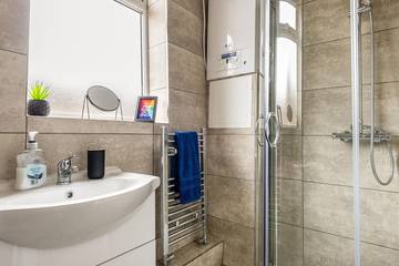 Apartment for 3 People in Wakefield, West Yorkshire, Photo 2