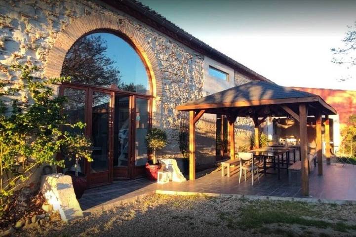 Agriturismo for 15 people, with garden and terrace in Southern France