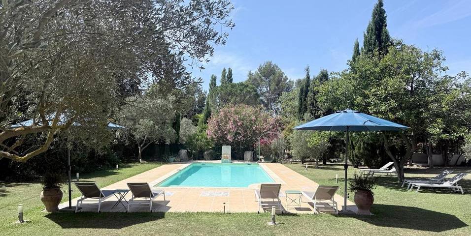 Chambre d’hôte pour 2 personnes, avec Terrasse et Jardin ainsi que Piscine et Vue à Maussane-les-Alpilles
