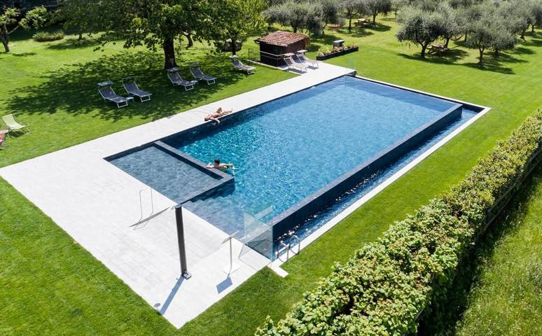 Location de vacances pour 3 personnes, avec Jacuzzi et Terrasse ainsi que Jardin et Piscine à San Gregorio