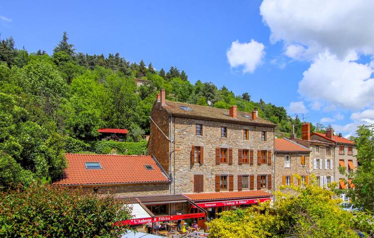 Gîte pour 6 personnes, avec jardin et terrasse à Saint-Félicien