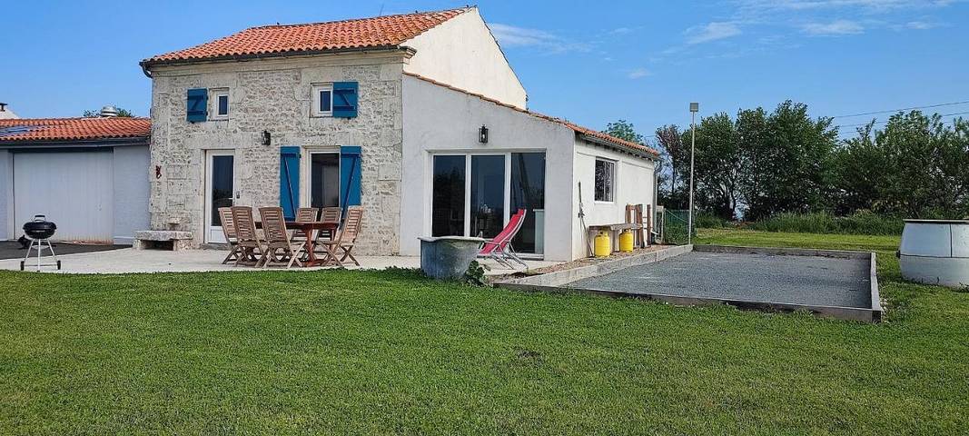 Location de vacances pour 7 personnes, avec Terrasse ainsi que Piscine et Vue à Torxé