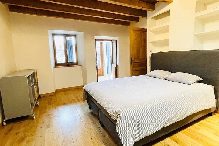Renovated 19th-century farmhouse, perfect for short or extended stays. in Saint-Julien-en-Genevois, Saint-Julien-en-Genevois und Umgebung