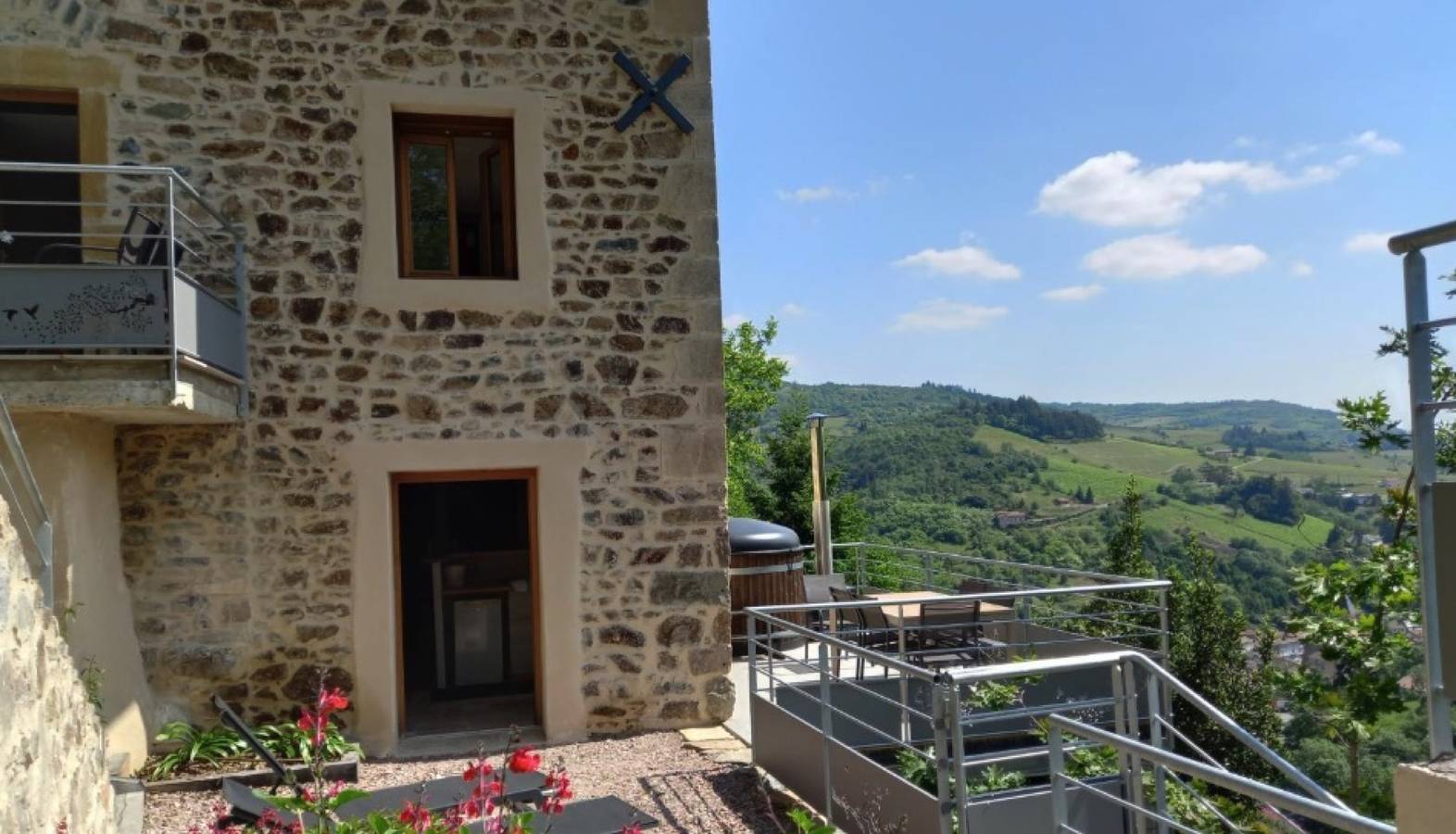 Holiday Home 'Château Saint-jean' with Mountain View, Private Terrace and Wi-Fi in Beaujeu, Beaujolais