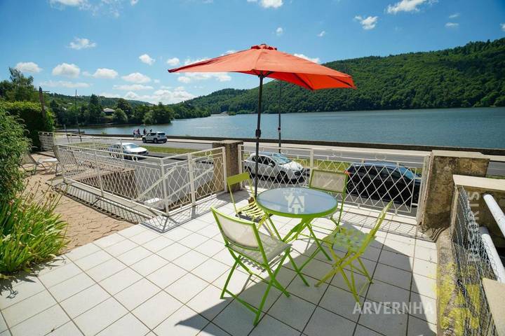 Location de vacances pour 8 personnes, avec terrasse dans Lac Chambon - 2
