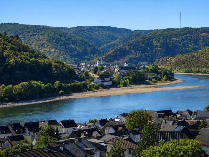 Ferienwohnung für 16 Personen, mit Terrasse und Garten sowie Sauna und Ausblick in Kamp-Bornhofen
