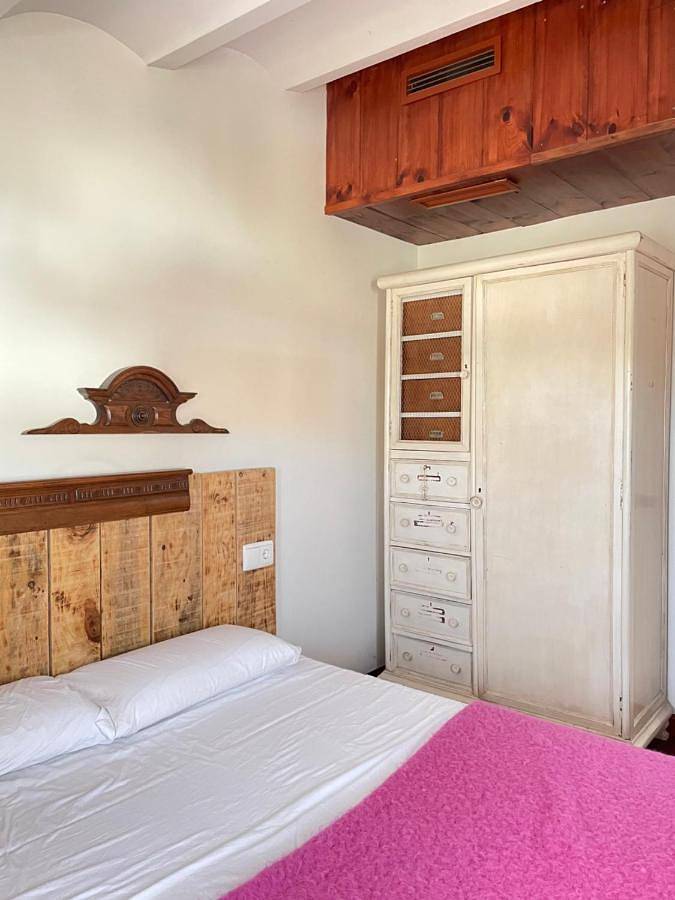 Alojamiento y desayuno para 4 personas, con vistas y terraza en La Rioja - 2