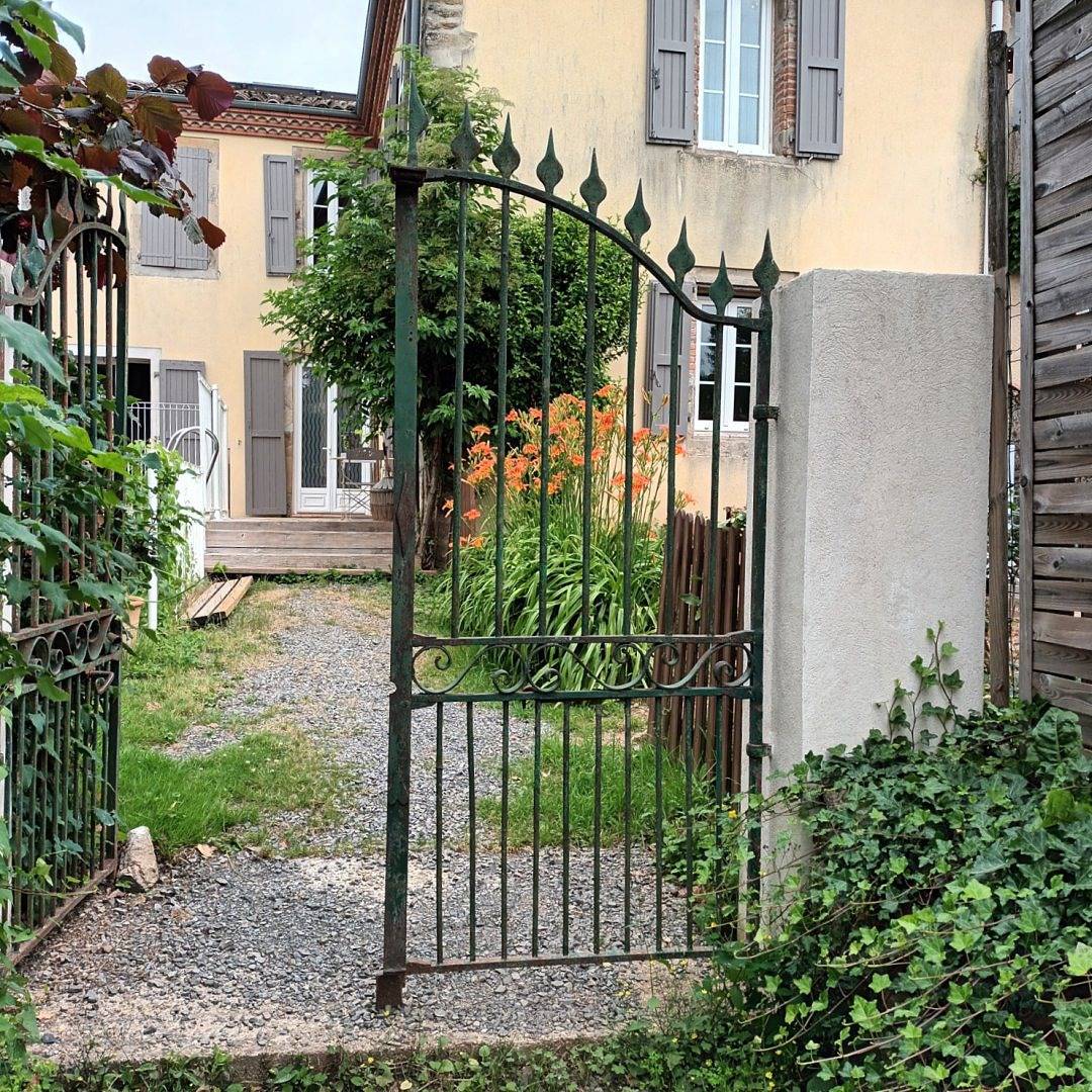 Chambres d'hôtes au Relais du Fraysse - Chambre "Côté village" in Le Fraysse, Région d'Albi