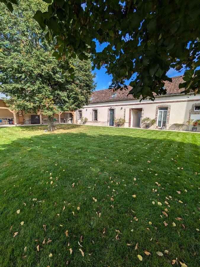 Location de vacances pour 7 personnes, avec piscine et jardin à Sens - 2