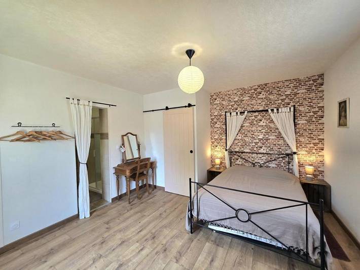 Chambre d’hôte pour 2 personnes, avec vue ainsi que piscine et jardin à Saint-Julien-de-Lampon
