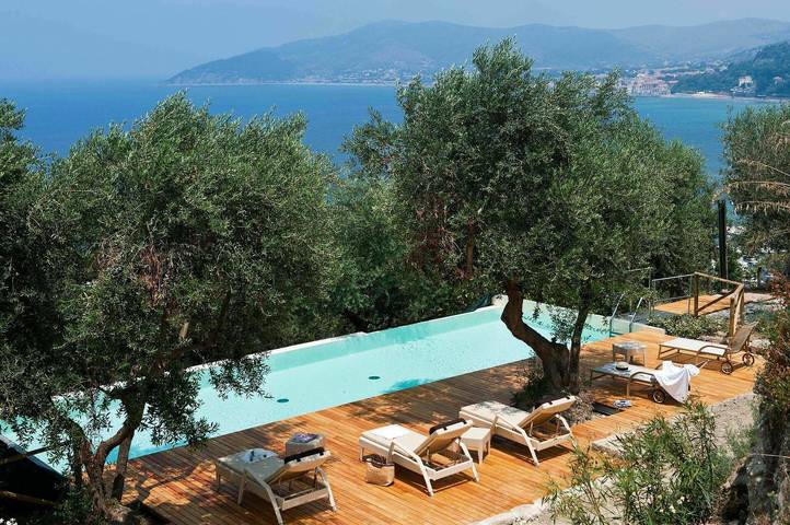 Attico per 18 persone, con Terrazza e Piscina in Italia