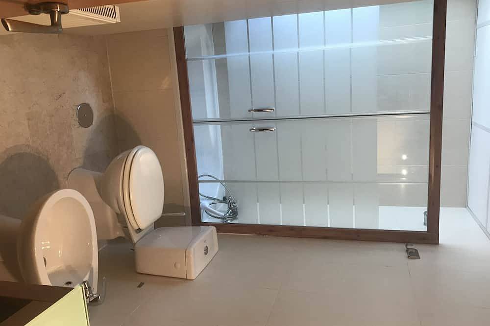 Entire apartment, Independent double room with bathroom in Chana (Granada), Granada