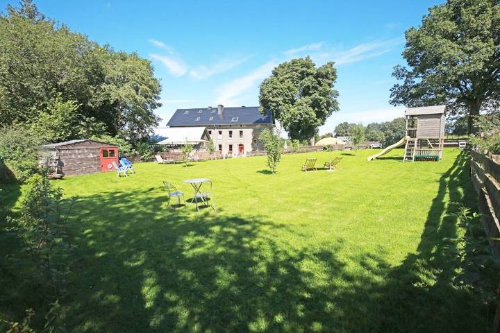 Location de vacances pour 9 personnes, avec jardin ainsi que vue et sauna à Burg-Reuland - 2