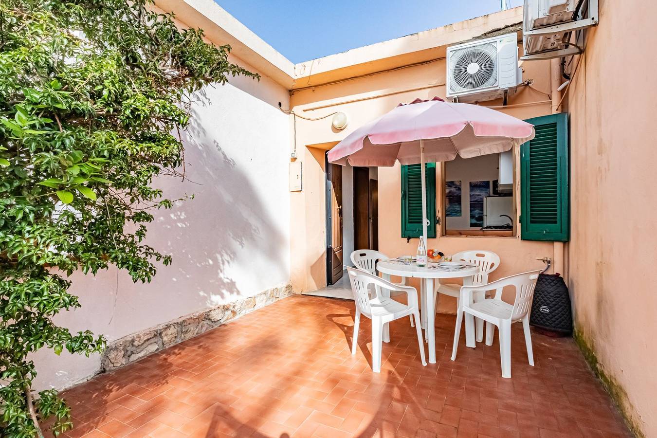 Ferienhaus für 2 Personen mit Terrasse in Capoliveri, Elba