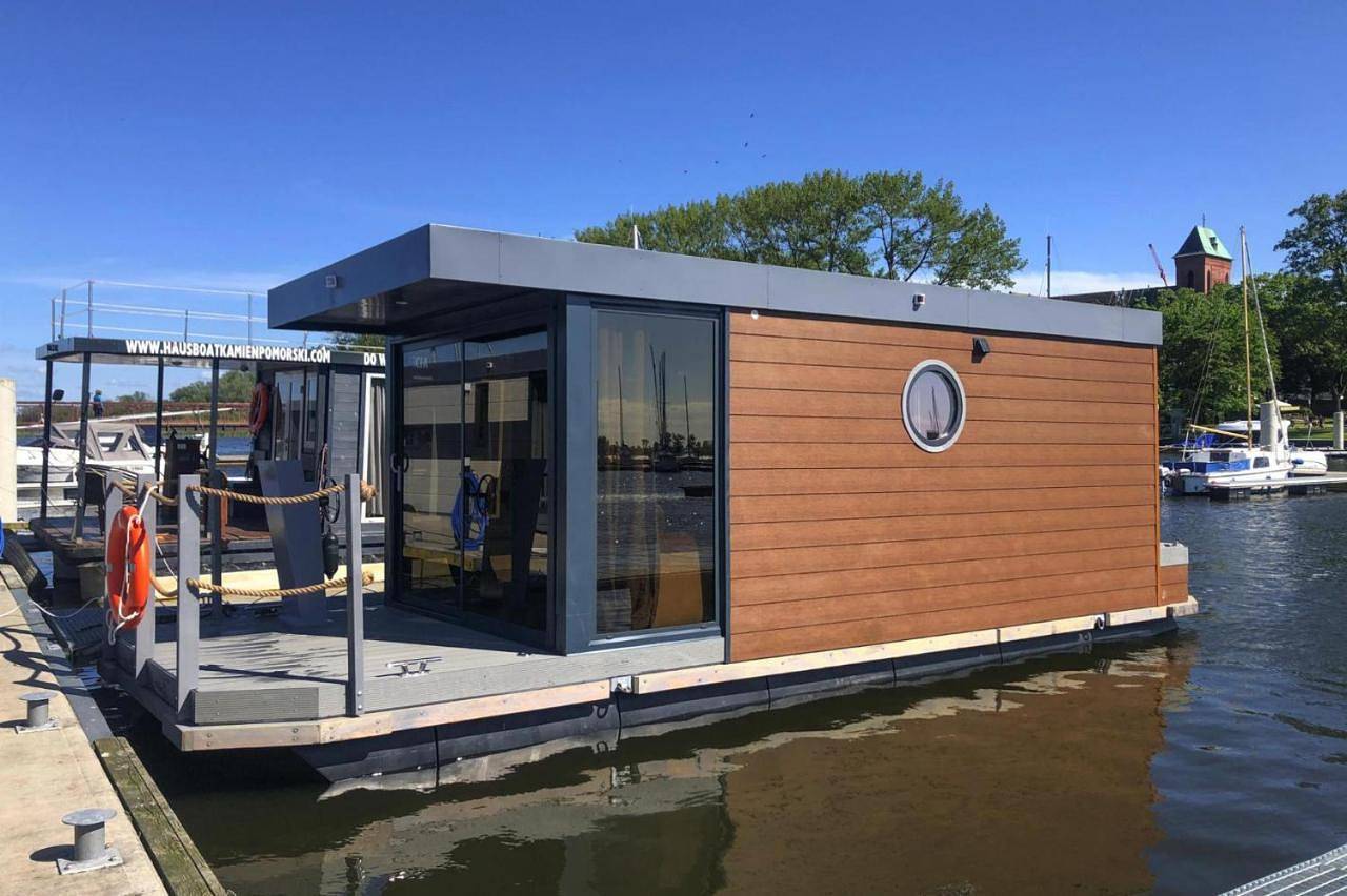 Houseboat in Kamien Pomorski with a terrace in Kamień Pomorski, Baltic Sea Pomerania