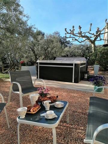 Gîte pour 2 personnes, avec jardin et jacuzzi dans les Alpes-de-Haute-Provence