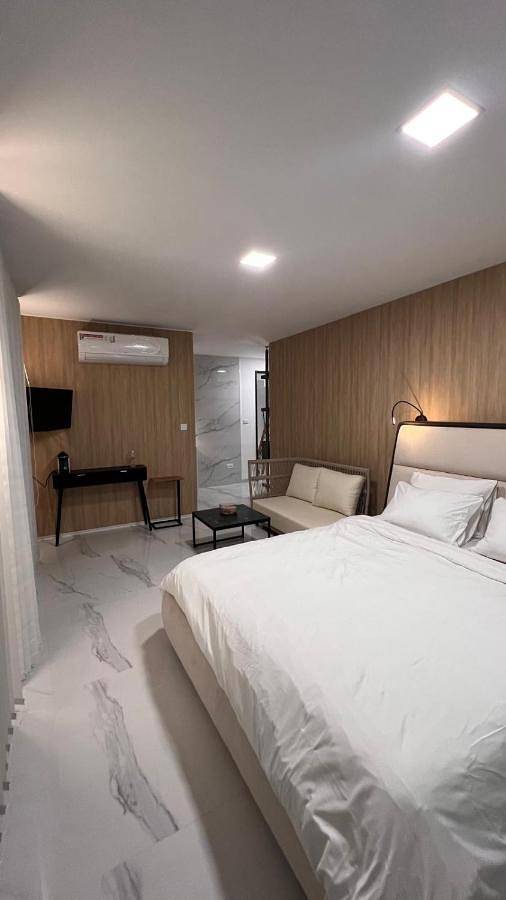 Gîte pour 2 personnes, avec jacuzzi et jardin ainsi que piscine et sauna