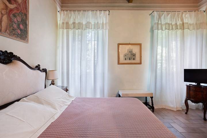 Camera 'Villa Lombardi - Camera 5' con piscina condivisa, Wi-Fi e aria condizionata in Camaiore (Toscana), Riviera Toscana