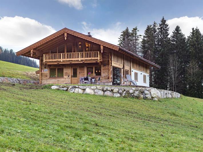 Chalet für 8 Personen, mit Balkon und Terrasse sowie Whirlpool und Garten in Walchsee
