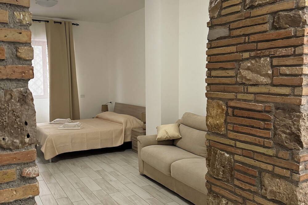 Entire apartment, Apartment. The Palace of the High Prelate in Fondi, Latina Province