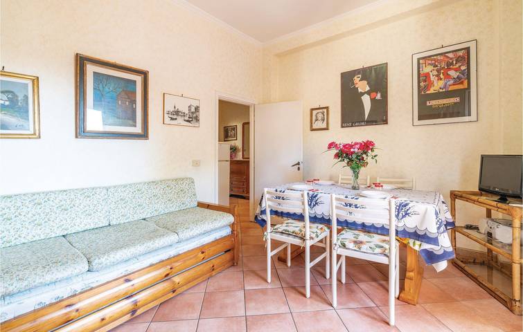 Appartamento intero, Accogliente appartamento con terrazza e parcheggio, a 500 m dalla costa in Ladispoli, Provincia di Roma