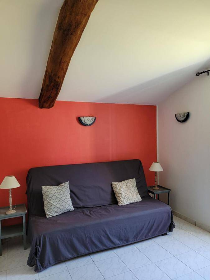 Location de vacances pour 5 personnes, avec terrasse ainsi que vue et jardin à Rétaud - 2