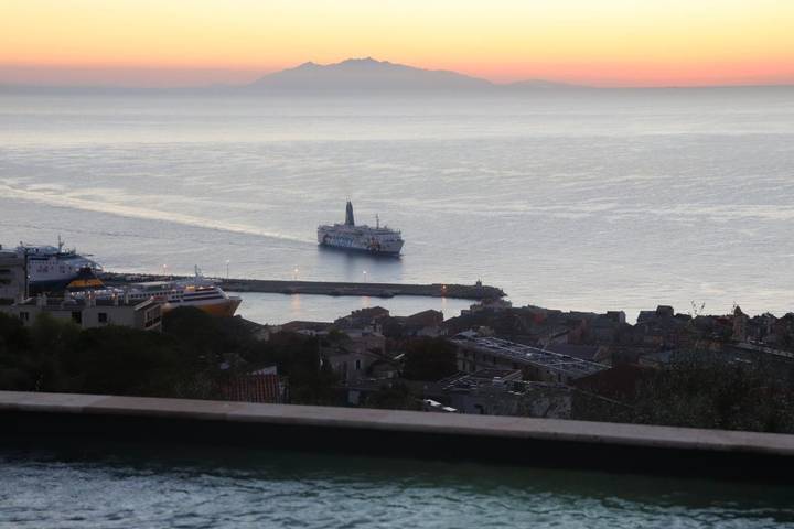 Chambre d’hôte pour 2 personnes, avec piscine ainsi que vue et jardin à Bastia - 3