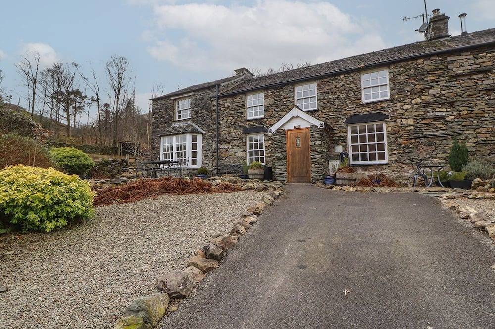 Deer How Farm, pet friendly, character holiday cottage in Glenridding in Patterdale, Lake District