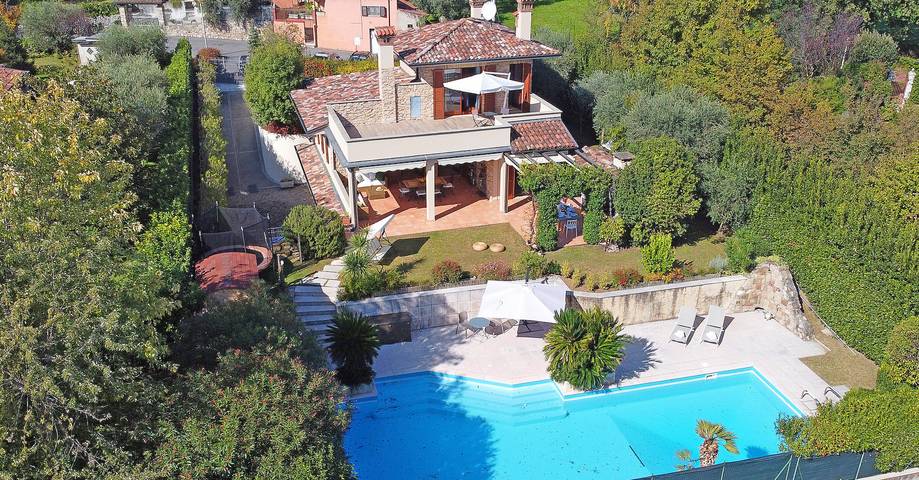 Ferienhaus für 10 Personen, mit Seeblick und Terrasse sowie Garten, kinderfreundlich in Moniga del Garda - 3