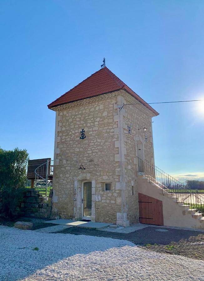 Location de vacances pour 2 personnes, avec vue ainsi que jardin et balcon à Fourques - 2
