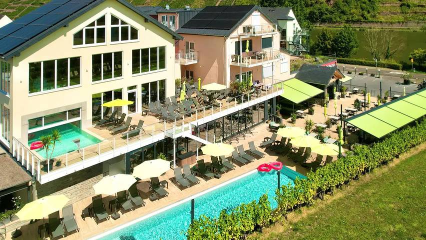 Ferienwohnung für 2 Personen, mit Sauna und Terrasse sowie Pool in Ellenz-Poltersdorf