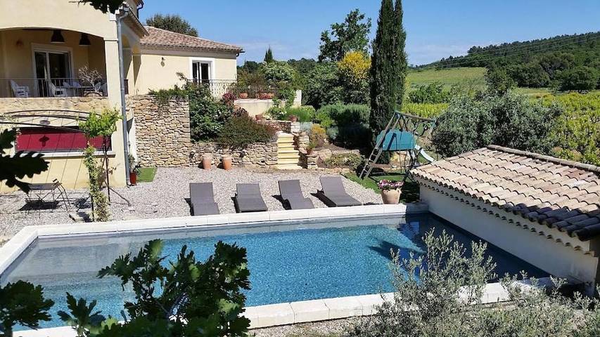 Casa de vacaciones para 14 personas, con Terraza y Jardín además de Piscina y Vistas en Mondragon