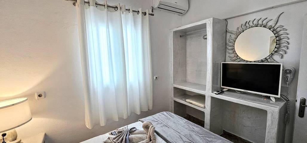 Gîte pour 2 personnes, avec balcon à Perissa - 4