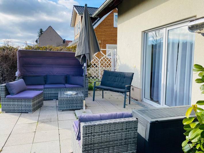 Ganze Ferienwohnung, Ferienwohnung am Mittelpunkt - Fw mit 100qm bis 7 Pers. - 3 Schlafzimmern, Bad mit Du, Badewanne/Wc, großes Wohnzimmer mit offener Küche in Niederdorla, Vogtei