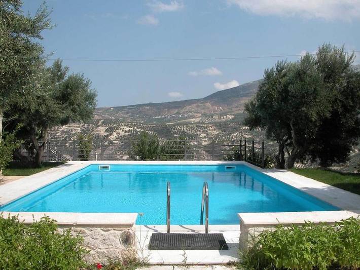 Villa for 5 people, with Terrace and Garden as well as Pool in Heraklion