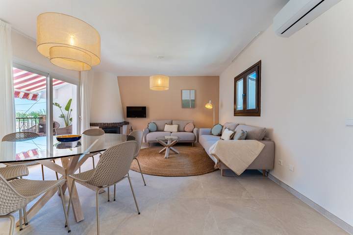 Holiday Home 'Feliz' with Sea View, Wi-Fi and Air Conditioning in La Capellania, Benalmádena