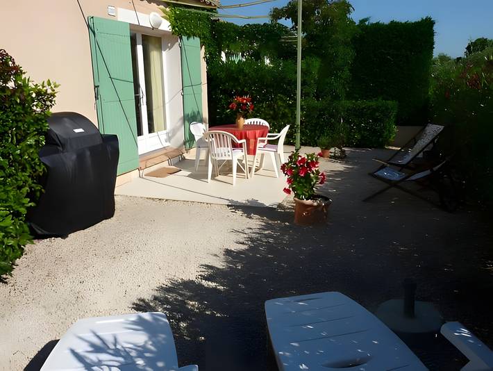 Location de vacances pour 4 personnes, avec bassin pour enfant et jardin, animaux acceptés à Saint-Rémy-de-Provence - 3
