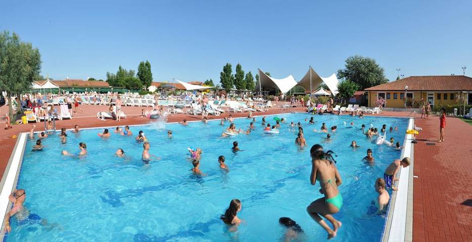 Casa vacanza per 8 persone, con Idromassaggio e Piscina a Porto Tolle
