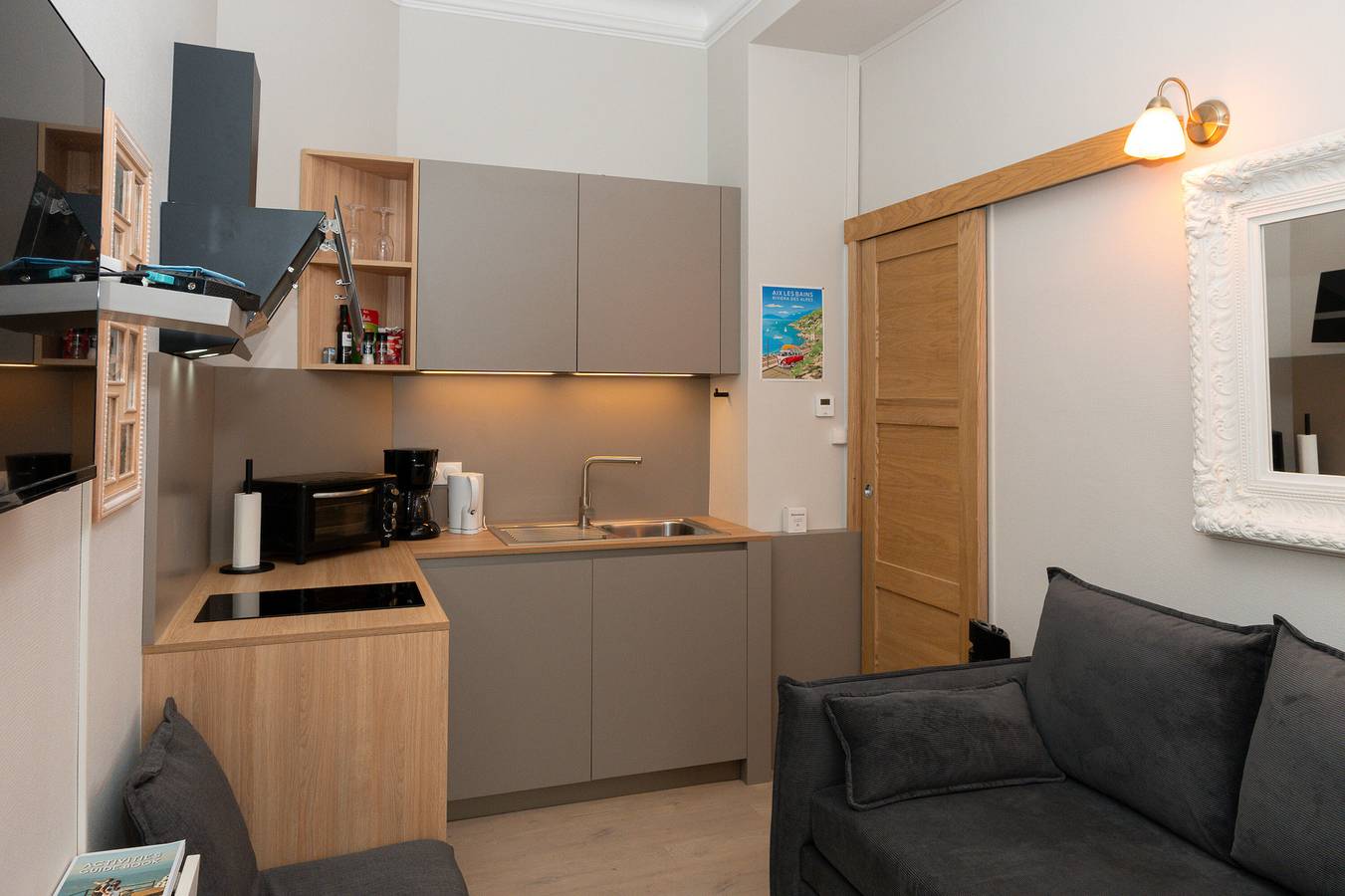 Studio entier, Studio 'Au Temps Suspendu' avec vue sur les montagnes, balcon et Wi-Fi in Aix-les-Bains, Région de Chambéry