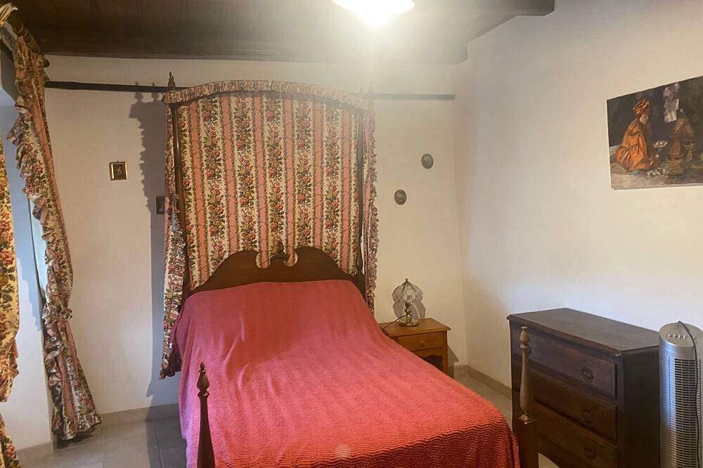 Ganze Wohnung, 👉 Cap Corse -30% : Bright apartment with terrace facing the Seneca tower in Luri, Cap Corse